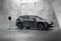 En SUV bliver ladet op