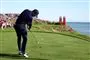 en golfspiller og en flot udsigt