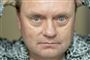 johnny hansen med intenst blik