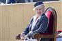 Dronning Margrethe sidder på stol og smiler 