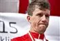 Chris Anker Sørensen i rød og hvid cykeldragt og et rørt ansigtsudtryk.