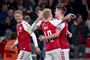 fodboldspiller jubler efter scoring