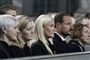 Kronprins Haakon og Kronprinsesse deltager ved mindegudstjenesten i Kongsberg. Ofrenes nærmeste pårørende er også til stede.