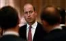 Prins William med et alvorligt ansigt.