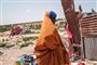 En fattig afrikaner i en ørken