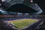 et stort stadion i aftenlyset