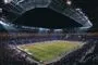 et stort stadion i aftenlyset