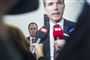 En sløret Kristian Thulesen Dahl i forgrunden og en skrap men sur Martin Henriksen i baggrunden.
