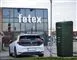 En bil bliver ladet op foran føtex