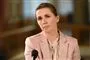 Mette Frederiksen står foran mikrofon