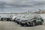 En række Toyota-taxier på en kaj i København