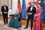 Kronprins Frederik sammen med nogle tyskere