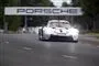 En Porsche på en racerbane