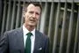 Nærbillede af prins Joachim med alvorlig mine. 