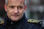 Den 39-årige mand, der lørdag aften blev ramt af skud på Frederiksberg, færdedes i miljø omkring bander, fortæller politiinspektør Rasmus Bernt Skovsgaard fra Københavns Politi.