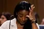 Simone Biles græder i vidneskrænken