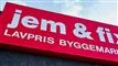 facade med logo