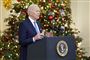 Biden foran et juletræ