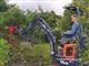En mand med en havetraktor