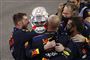 formel 1-kører tiljubles af kolleger