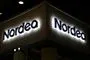 bygning med to skilte med påskriften nordea 