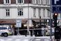 En 47-årig mand er i kritisk tilstand, efter at han søndag eftermiddag blev ramt af flere skud på Falkoner Allé på Frederiksberg i København. Ifølge politiet tyder intet på, at der er tale om et bandeopgør.