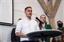 Henrik Vindfeldt, som er medstifter og tidligere leder af Veganerpartiet, er nu fortid i partiet, oplyser den anden medstifter, Michael Monberg, i en pressemeddelelse. Det skyldes krænkende adfærd, hedder det i en pressemeddelelse. Det afviser Vindfeldt.
