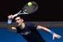 tennisspiller i aktion på banen