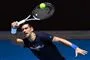 tennisspiller i aktion på banen