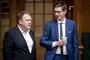 Lars Løkke Rasmussen i Folketingssalen sammen med Karsten Lauritzen