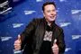elon musk poserer 