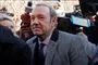 Kevin Spacey uden for retten