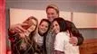 johnny hansen stiller op til selfie med fans
