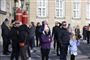 folk står på amalienborg