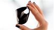 kvinde holder sort diamant
