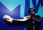 Rapperen Kodak Black  med en masse pengesedler.