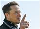 Elon Musk med finger i vejret