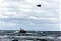 En helikopter og en redningsbåd