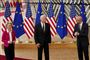 EU og USA varsler sanktioner, efter at Rusland har anerkendt udbryderrepublikkers uafhængighed. Her ses EU-Kommissionens formand, Ursula von der Leyen (t.v.), USA's præsident, Joe Biden (i midten), og EU-præsident Charles Michel (t.h.). (Arkivfoto).