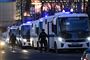 Russisk politi er torsdag aften lokal tid massivt til stede ved Pusjkin-pladsen i det centrale Moskva. De første demonstranter er blevet anholdt fro at protestere mod Ruslands invasion af Ukraine.