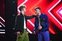 De to drenge fra gruppen Oscar på scenen i X Factor.