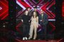 X factor dommer og deltagere poserer 
