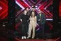 X factor dommer og deltagere poserer 