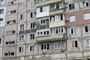 Skader på bygninger i Mariupol ses her lørdag for en uge siden. Ifølge indbyggere i byen skyldes skaderne russiske bombardementer.