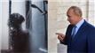 sammenkopieret billede med person i bad og putin