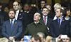 Prins Harry ved siden af prins Philip. 