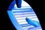 mand ligger i solarium