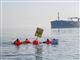 Greenpeace aktivister i vandet