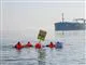 Greenpeace aktivister i vandet