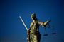 En statue af Justitia